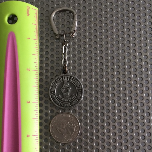 🖤Vtg Honolulu city & county 35th anniversary keychain - Picture 8 of 9
